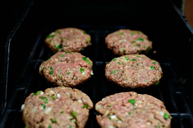 Jalapeno + Cheddar Burgers with Grilled Corn Mayo l www.SimplyScratch.com grill