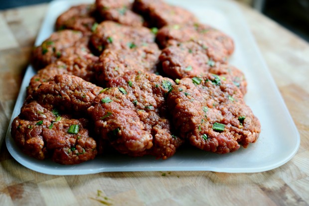 Spicy Sriracha Steak Burgers l www.SimplyScratch.com make patties