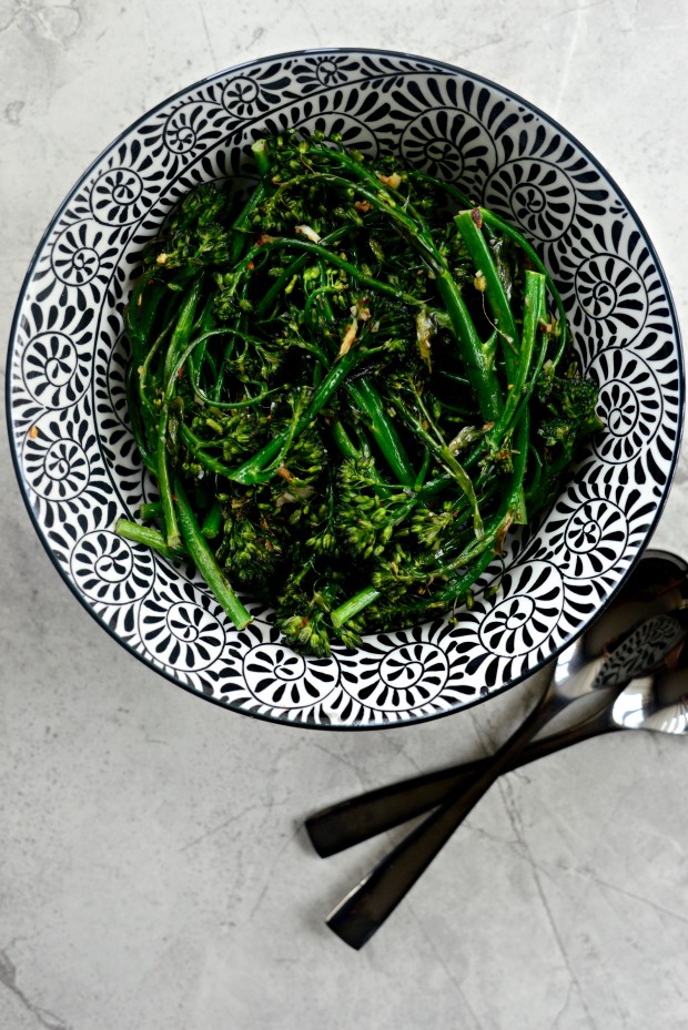 10-minute Spicy Ginger Garlic Roasted Broccolini l SimplyScratch.com (10)