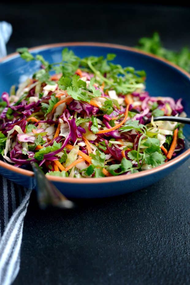 La salade de chou à la coriandre avec vinaigrette au citron vert l SimplyScratch.com