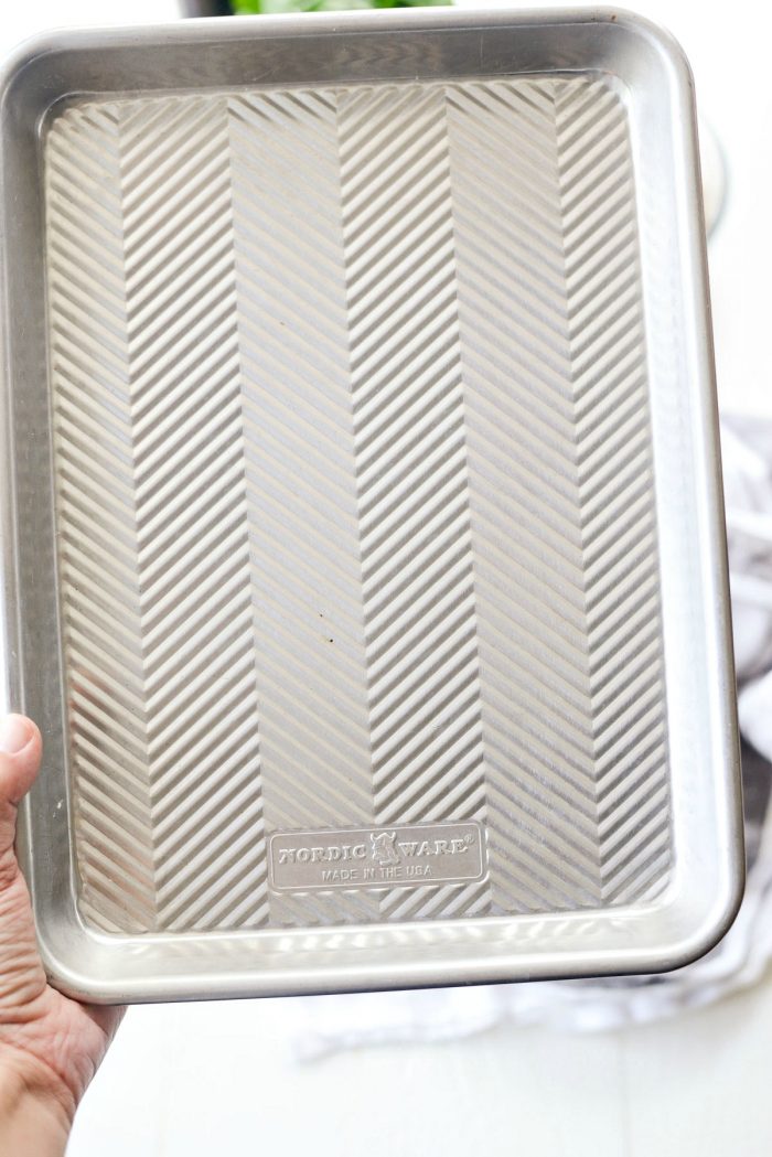 Nordic Ware, Metallic 45370 Prism Quarter Sheet