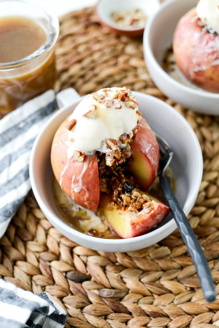 Baked Apples Recipe l SimplyScratch.com #fall #baked #apples #cinnamon #dessert #honeycrisp #appledessert #simplyscratch