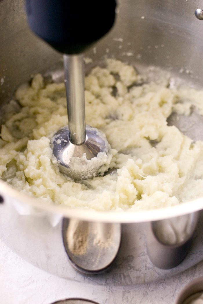 http://www.simplyscratch.com/wp-content/uploads/2019/09/Buttermilk-Cauliflower-Mashed-Potatoes-l-SimplyScratch.com-cauliflower-mashedpotatoes-potatoes-light-buttermilk-sidedish-homemade-fromscratch-easy-5-700x1049.jpg