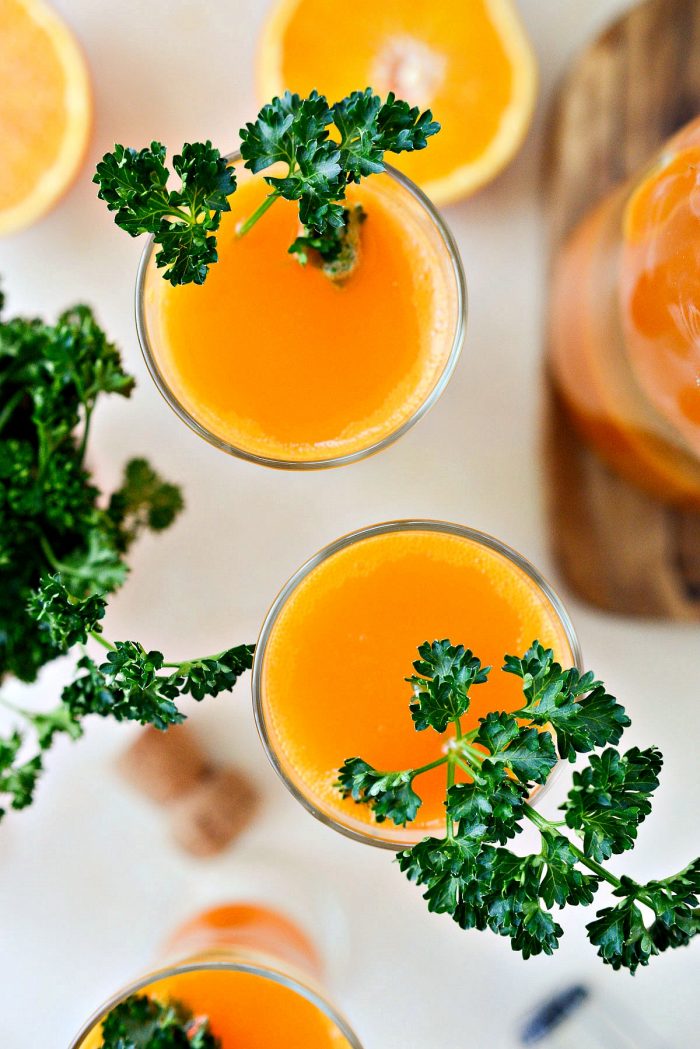 Carrot Orange Mimosas l SimplyScratch.com #easter #brunch #spring #adultbeverage #carrot #orange #champagne #prosecco #sparklingwine #mimosa