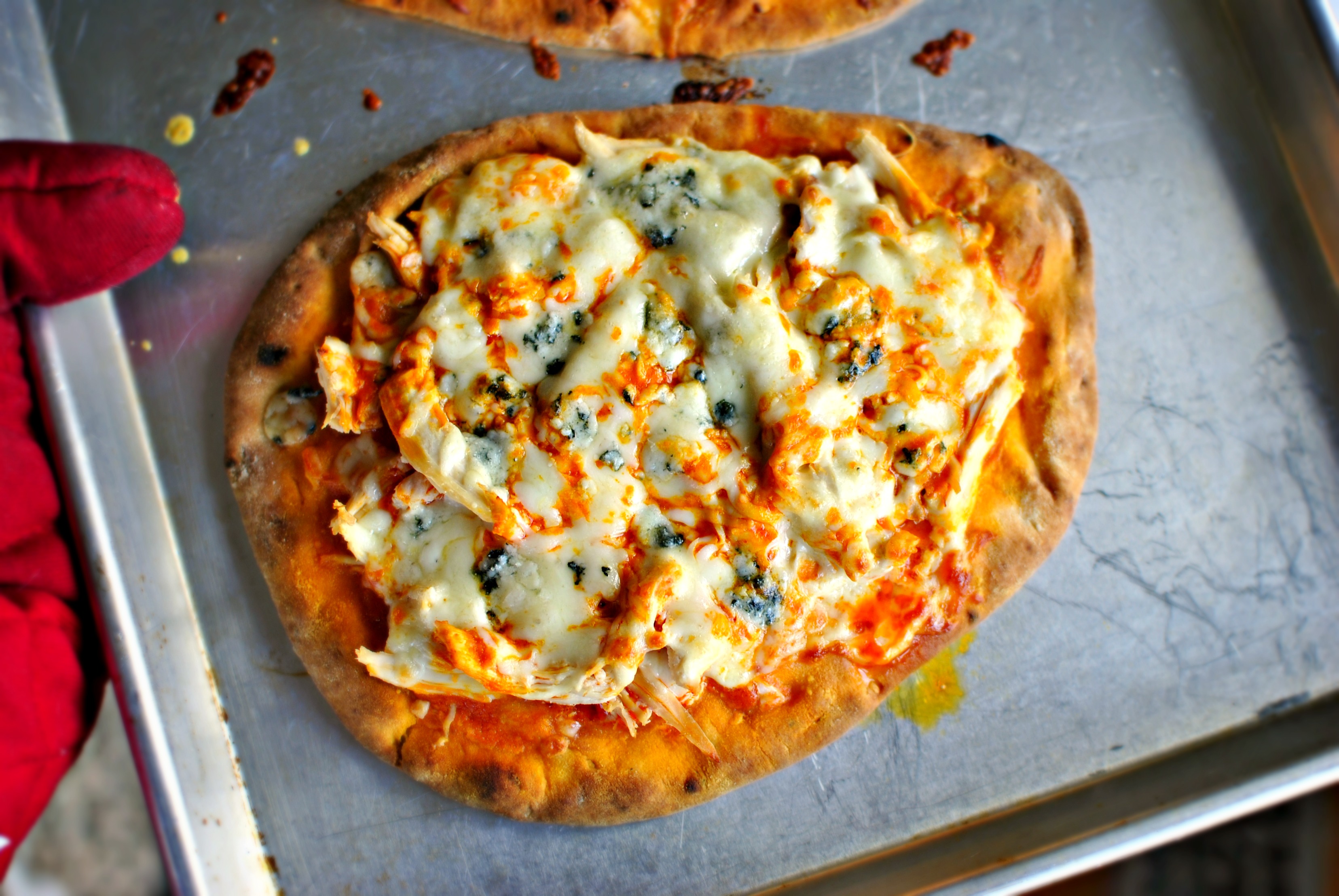 ленивая пицца из лаваша на сковороде с яйцом и сыром и помидорами и колбасой рецепт фото 118