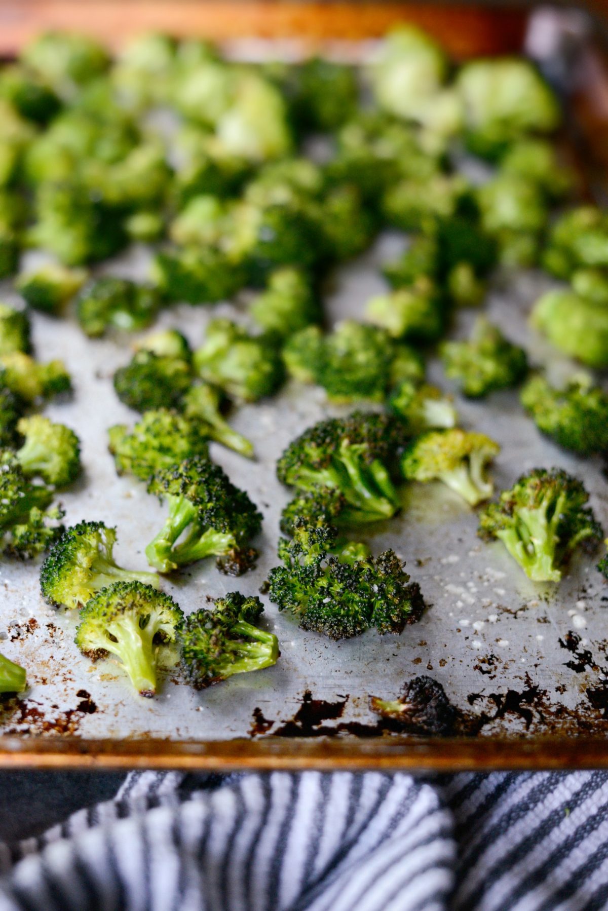 10-Minute Roasted Broccoli Recipe 