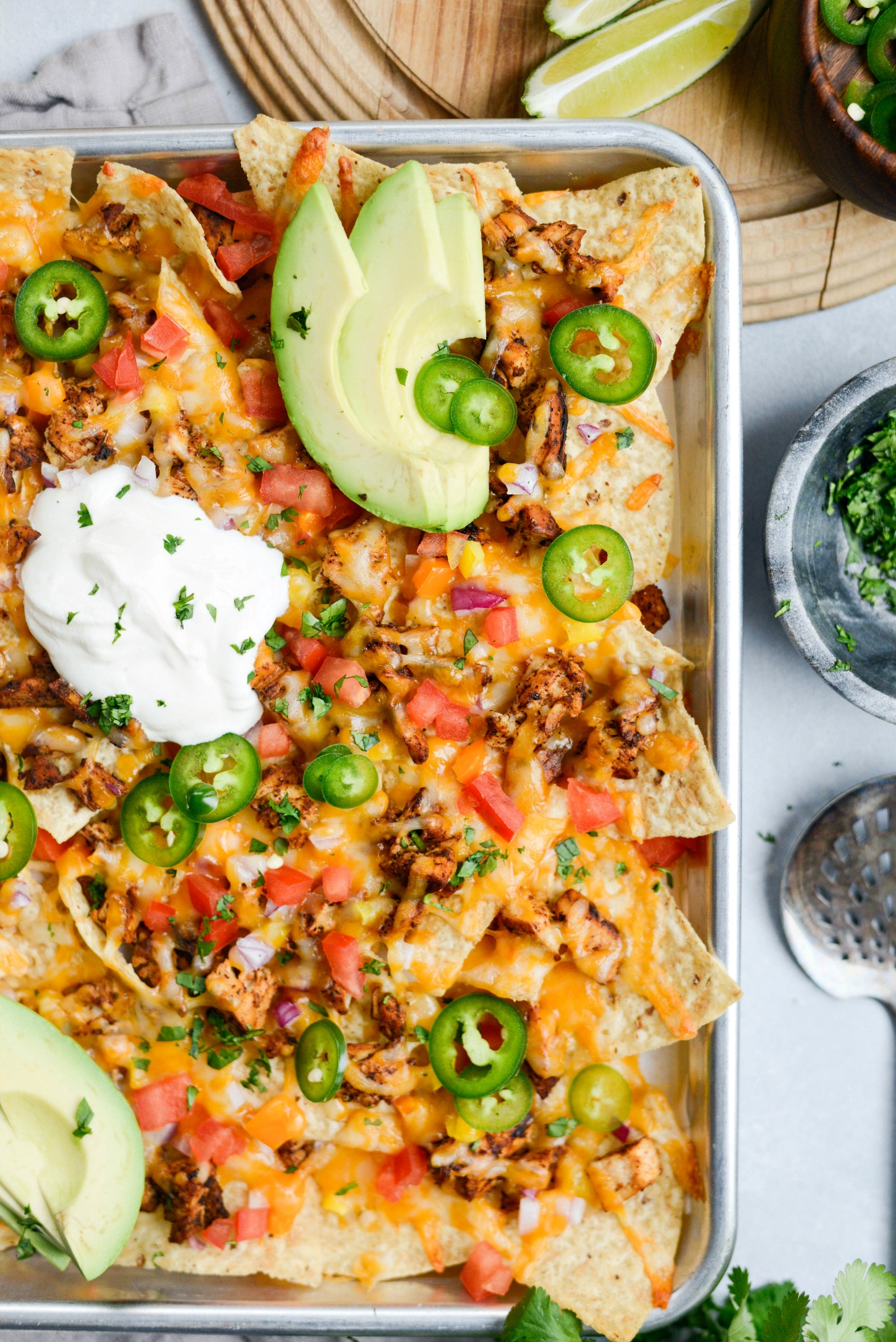 https://www.simplyscratch.com/wp-content/uploads/2018/01/Mexicali-Chicken-Sheet-Pan-Nachos-l-SimplyScratch.com-18.jpg