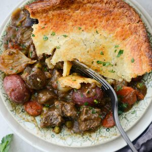 Guinness Beef Pot Pie l SimplyScratch.com #stpatricksday #irish #stout #guinnesss #recipe #potpie #beef #beer #whitecheddar #piecrust #homemade