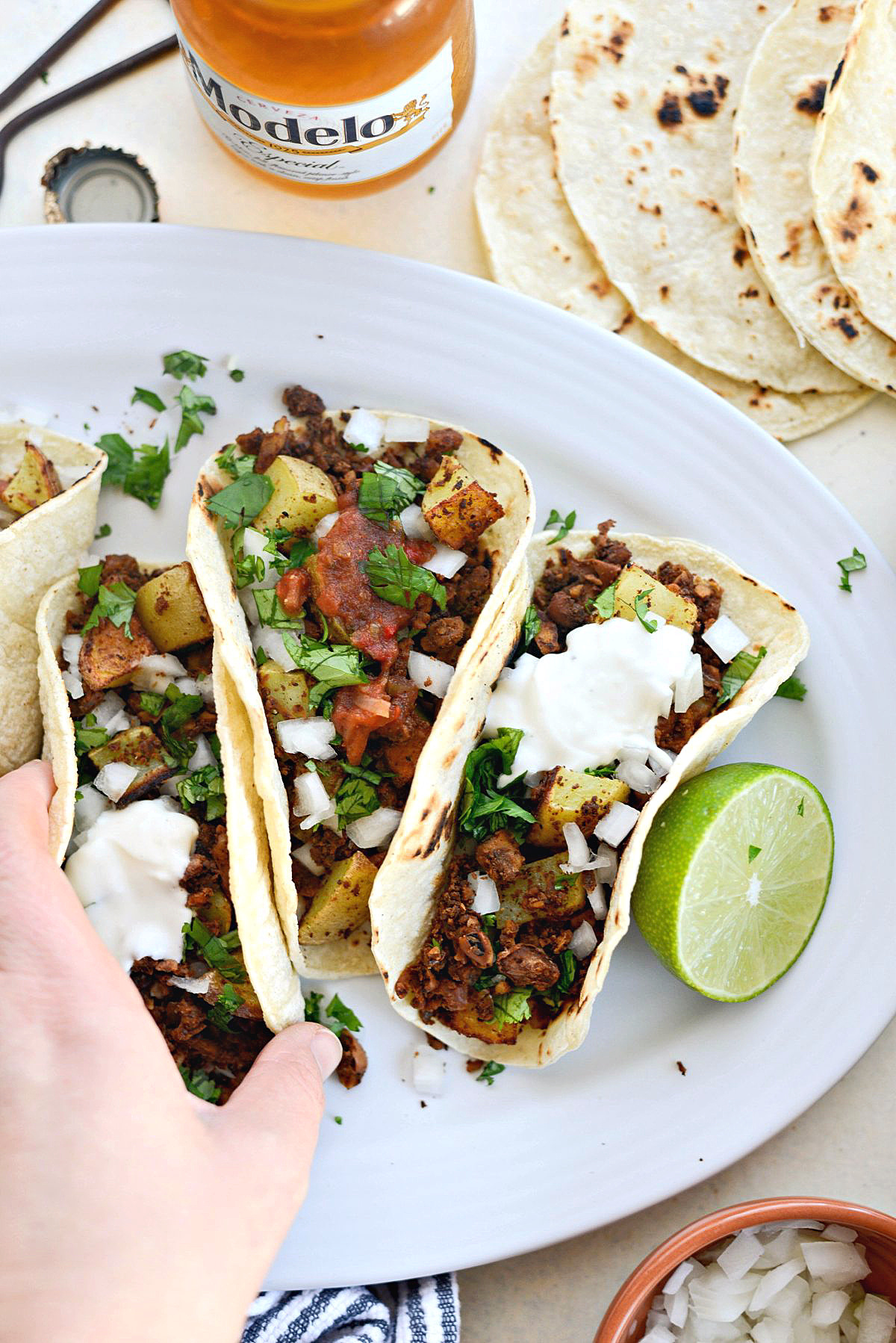 Vegan Chorizo och krispiga potatis Tacos l SimplyScratch.com ta tag i