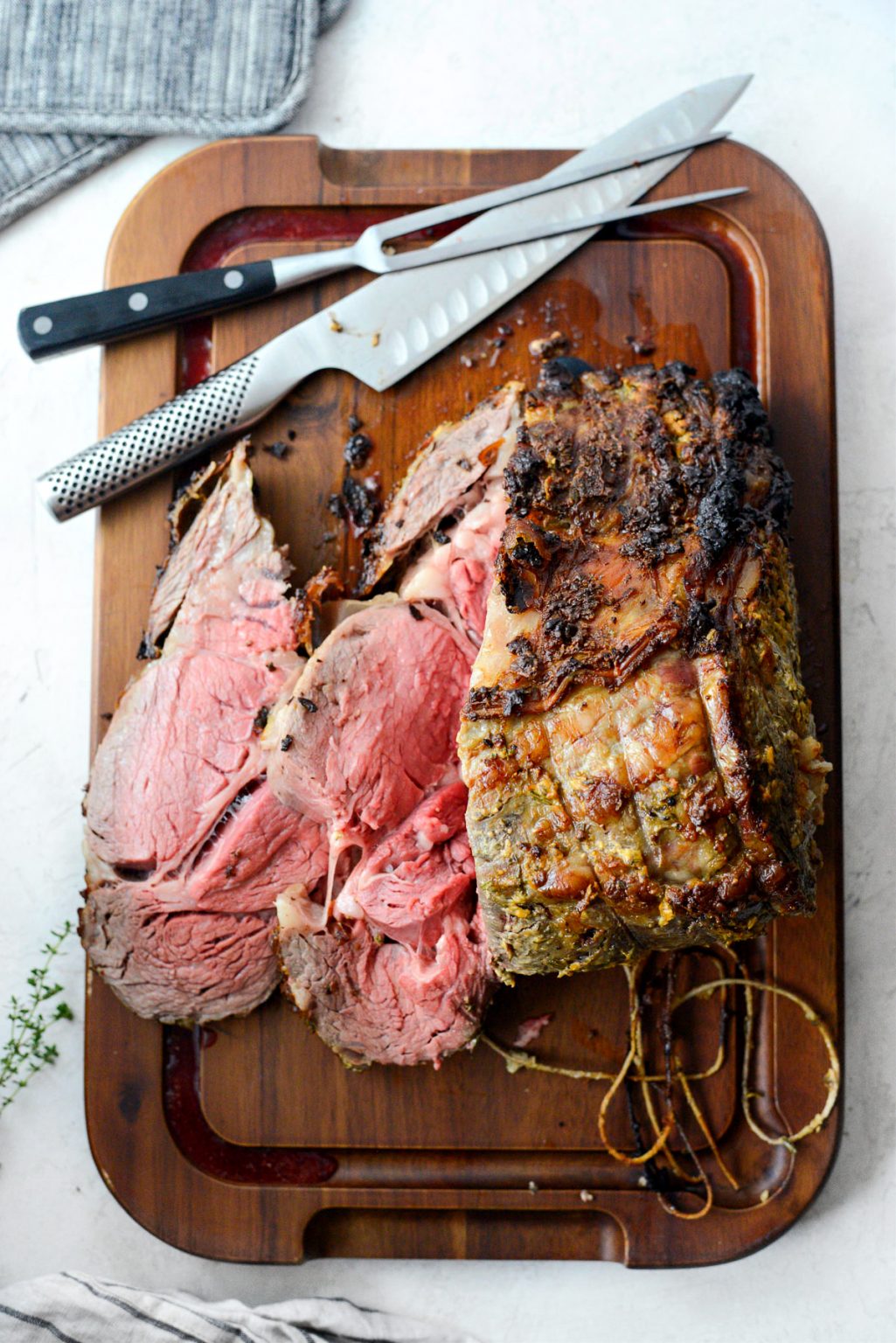 Dijon Rosemary Crusted Prime Rib Roast with Pinot Noir Au jus - Simply ...