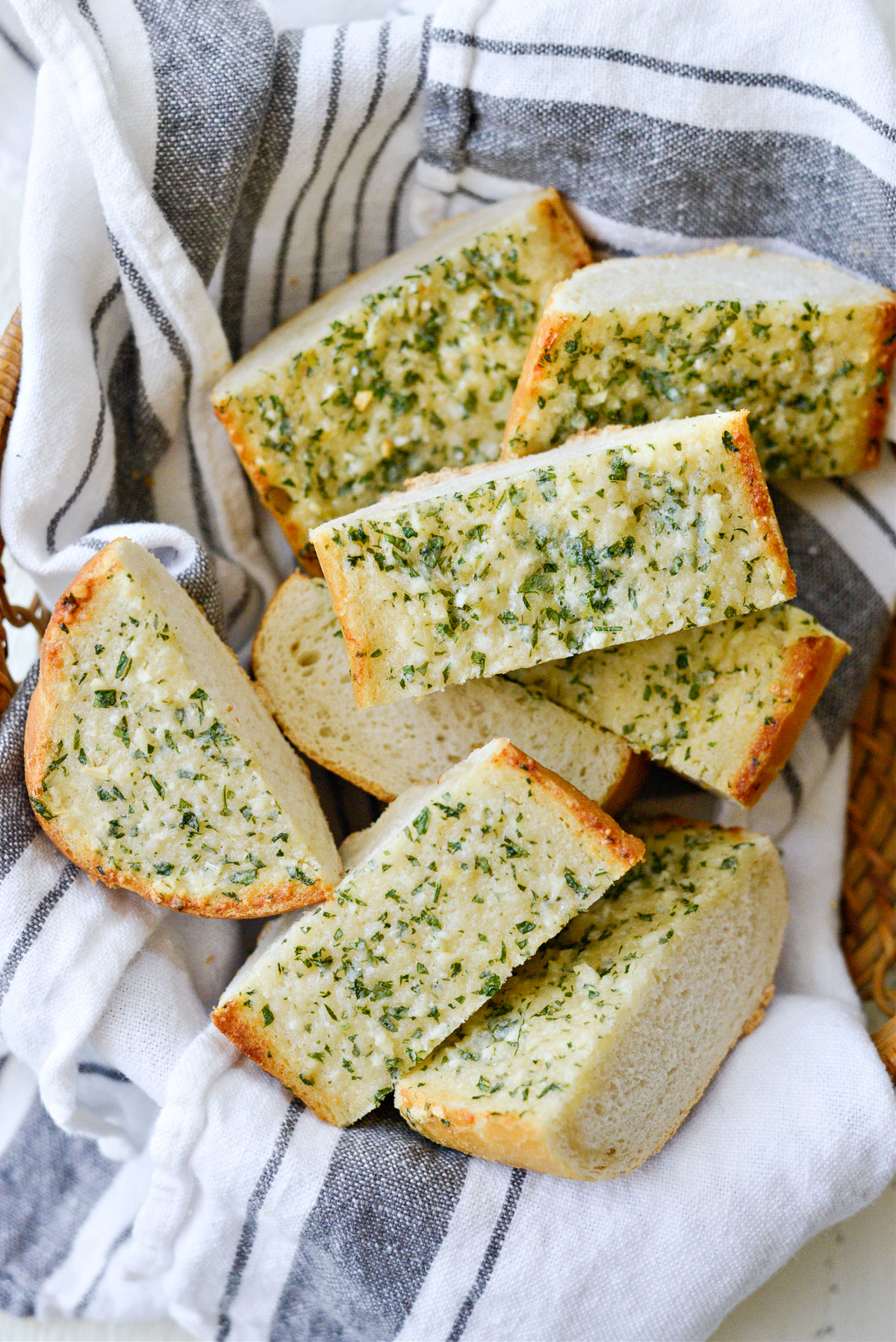 15-Minute Garlic Bread - Simply Scratch