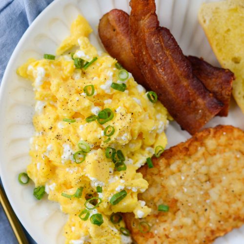 https://www.simplyscratch.com/wp-content/uploads/2023/01/Scrambled-Eggs-with-Cottage-Cheese-l-SimplyScratch-12-500x500.jpg