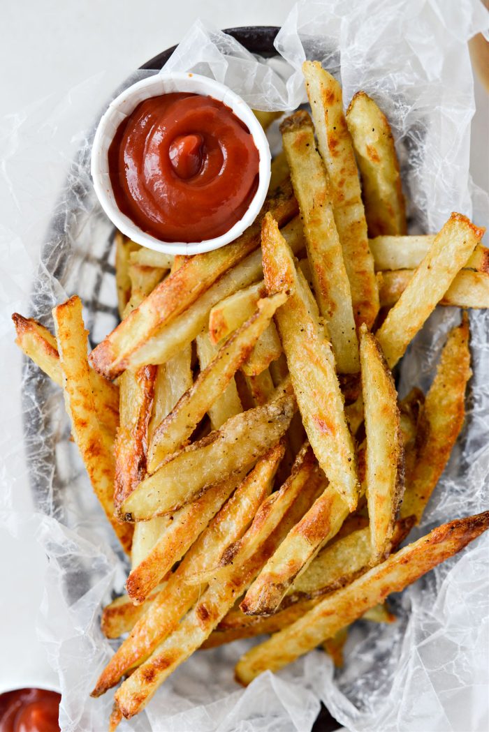 https://www.simplyscratch.com/wp-content/uploads/2023/02/Oven-Baked-French-Fries-l-SimplyScratch-17-700x1049.jpg
