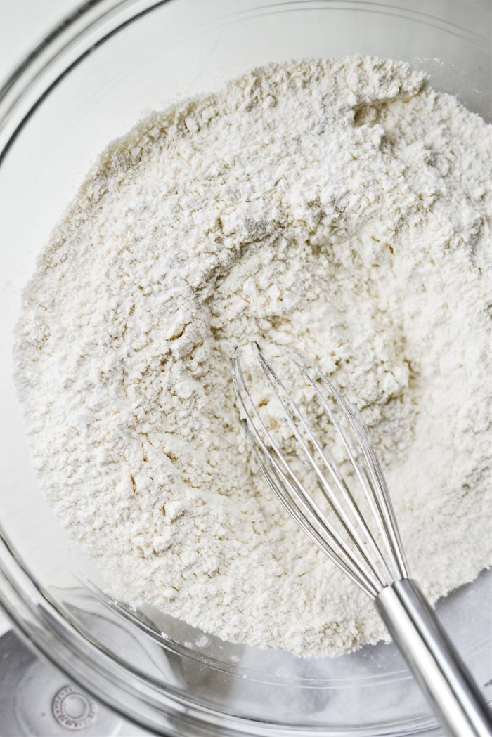 whisk dry ingredients 