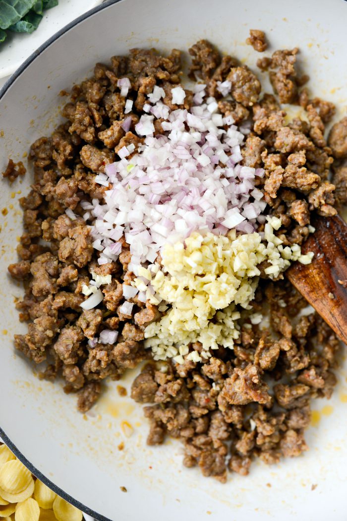 add shallot and garlic to browned sausage