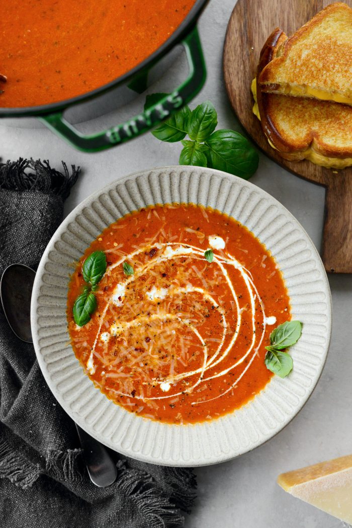 Roasted Garlic Tomato Basil Soup