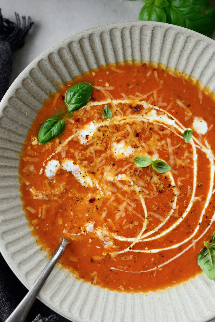 Roasted Garlic Tomato Basil Soup