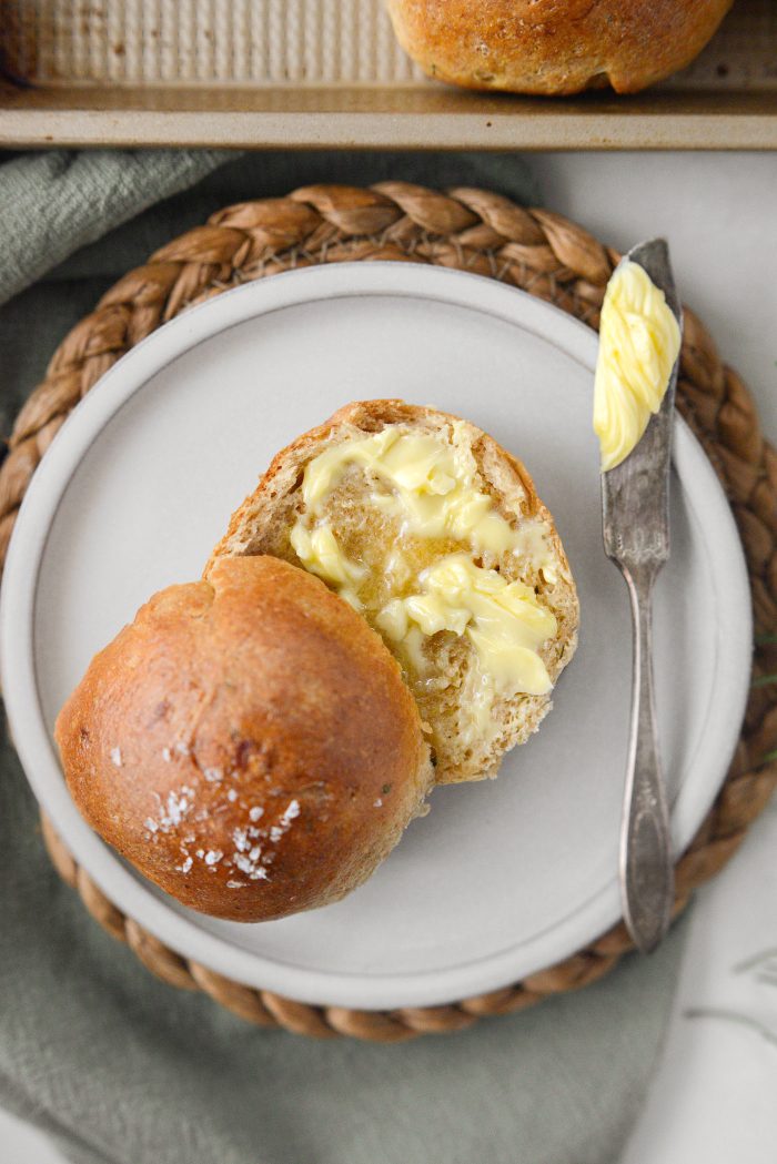 Whole Wheat Caramelized Onions and Rosemary Rolls