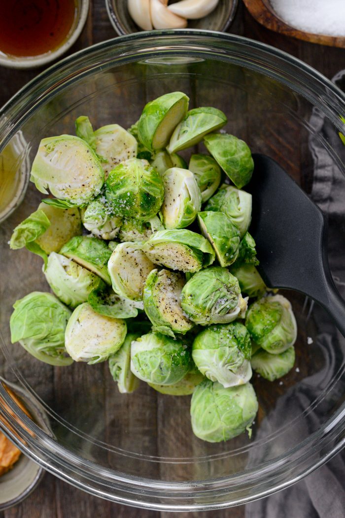 toss Brussels sprouts with oil, salt and pepper